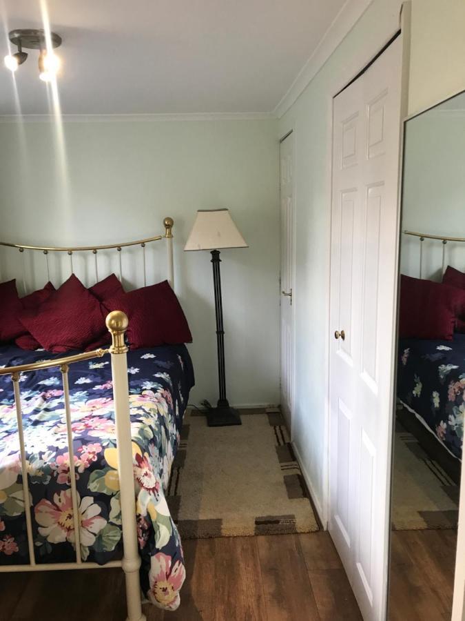 Cosy Cottage Annex In Fairlop إيلفورد المظهر الخارجي الصورة